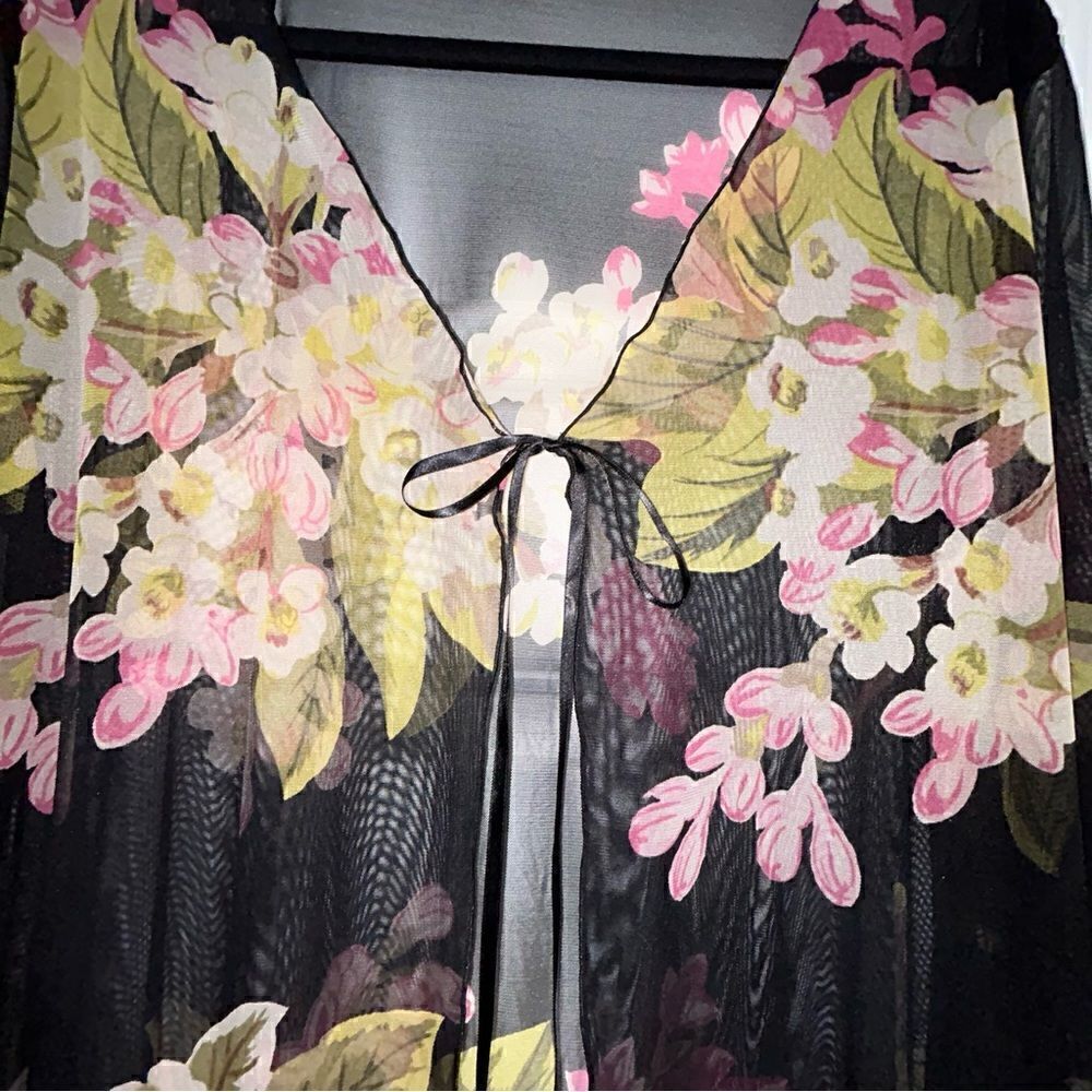 Victoria’s Secret Floral Print Tie at Top Long Sleeve Sheer Robe - Picture 4 of 13